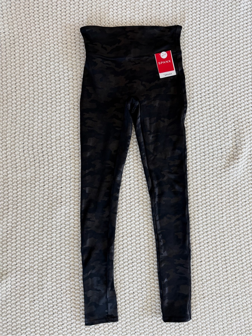 Spanx Matte Black Camo Xs Petite Leggings NWT Compression - Picture 5 of 5